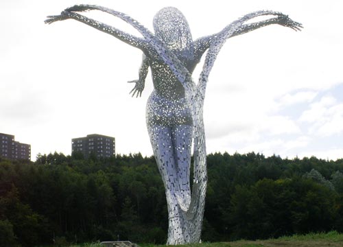 Arria - Sculpture overlooking the M80 at Cumbernauld